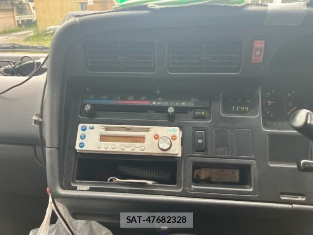 Toyota HIACE VAN 2004-05 8629400-17