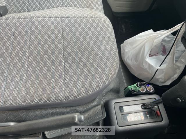 Toyota HIACE VAN 2004-05 8629400-18
