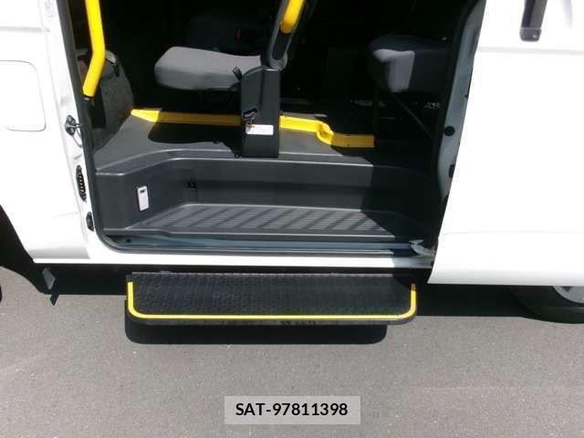 Toyota HIACE VAN 2018-04 8662022-18