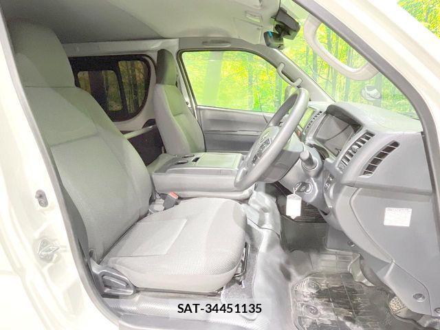 Toyota HIACE VAN 2025-04 8746396-6