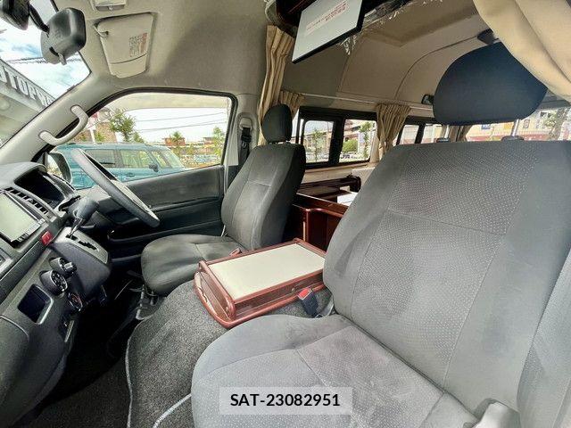 Toyota HIACE VAN 2018-11 8882644-6