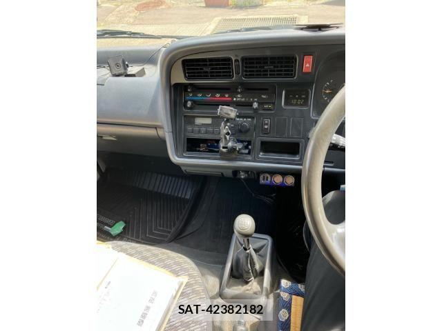 Toyota HIACE VAN 2003-09 8415518-20