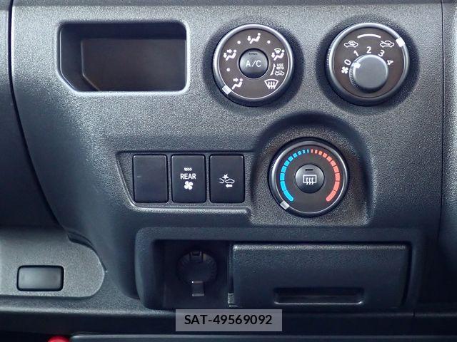 Toyota HIACE VAN 2021-01 7226199-11