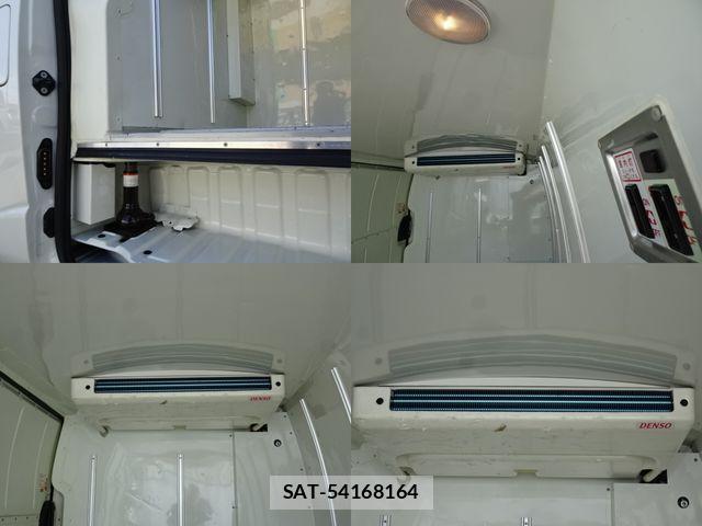 Toyota HIACE VAN 2019-12 7330698-9