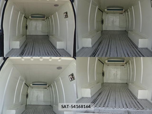 Toyota HIACE VAN 2019-12 7330698-10