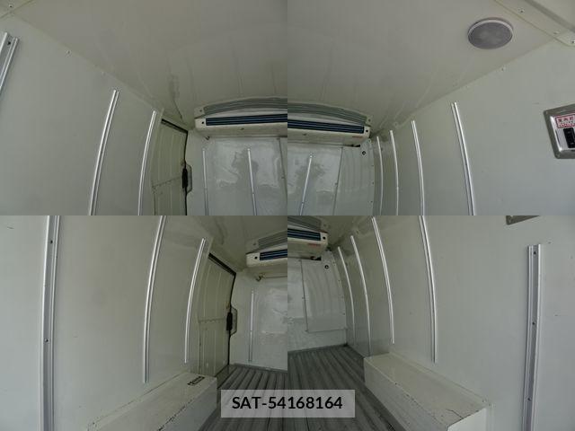 Toyota HIACE VAN 2019-12 7330698-11