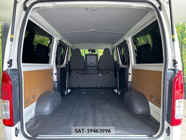 Toyota HIACE VAN 2025-04 8102318-9
