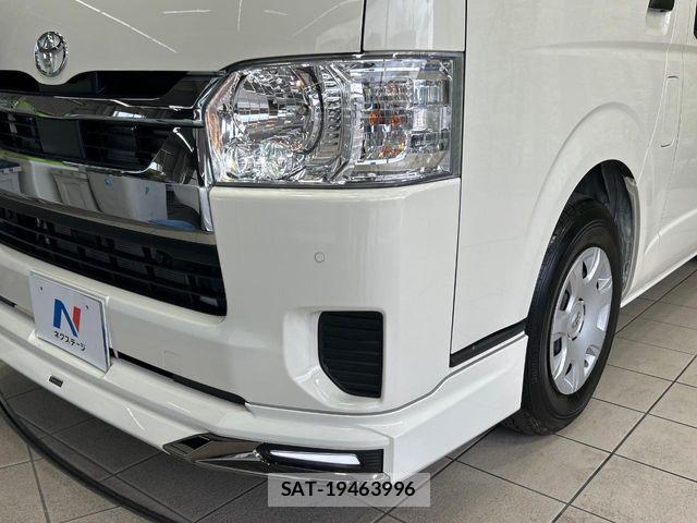 Toyota HIACE VAN 2025-04 8102318-11