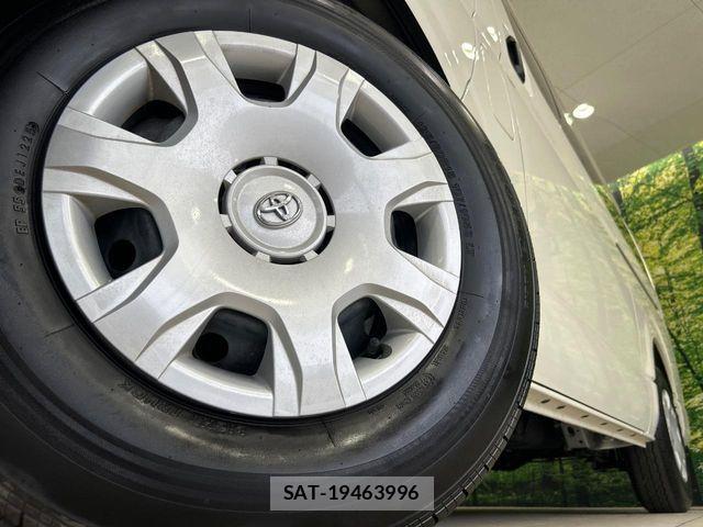 Toyota HIACE VAN 2025-04 8102318-12