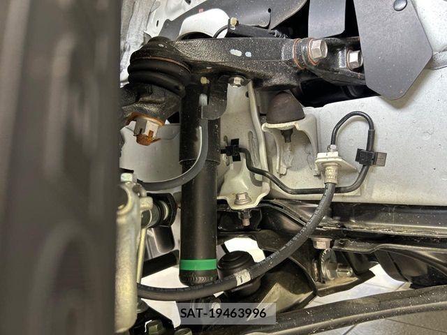 Toyota HIACE VAN 2025-04 8102318-19