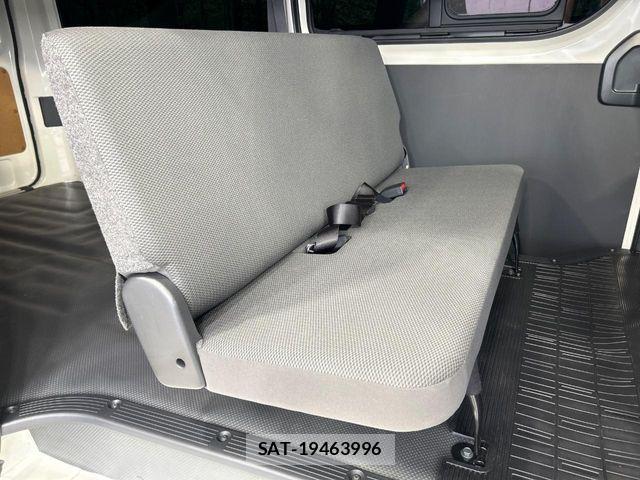 Toyota HIACE VAN 2025-04 8102318-8