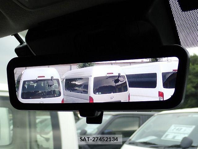 Toyota HIACE VAN 2022-12 8662025-11