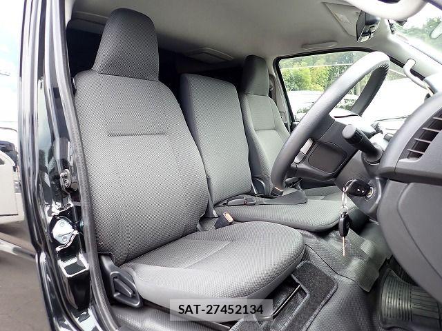 Toyota HIACE VAN 2022-12 8662025-19