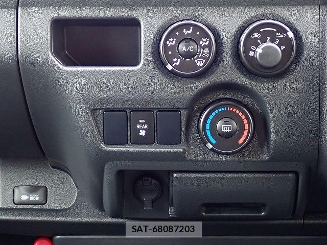 Toyota HIACE VAN 2025-07 8667045-12