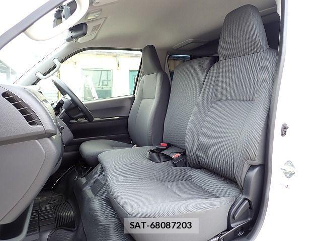 Toyota HIACE VAN 2025-07 8667045-21
