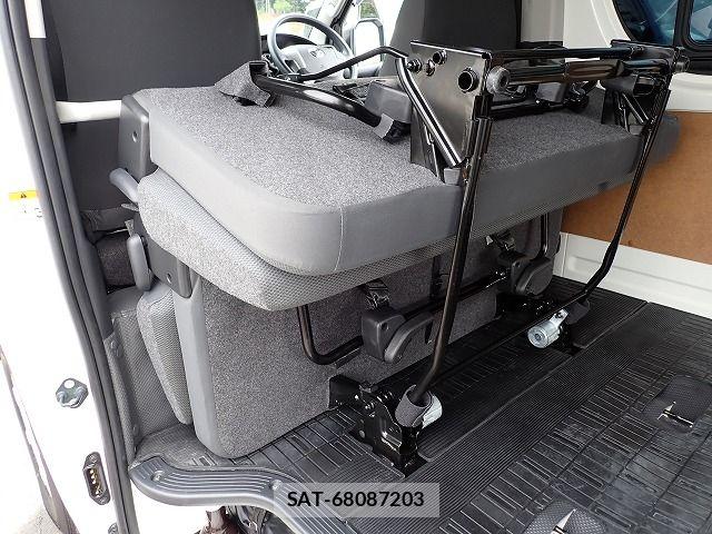 Toyota HIACE VAN 2025-07 8667045-23
