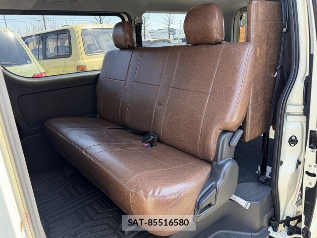 Toyota HIACE VAN 2023-07 4603488-11