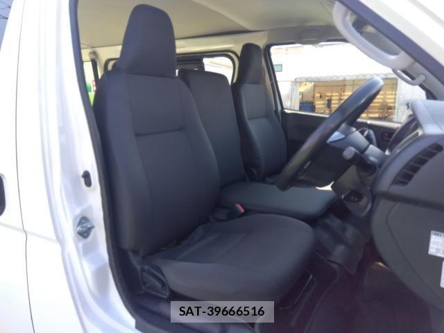 Toyota HIACE VAN 2018-11 4603532-3