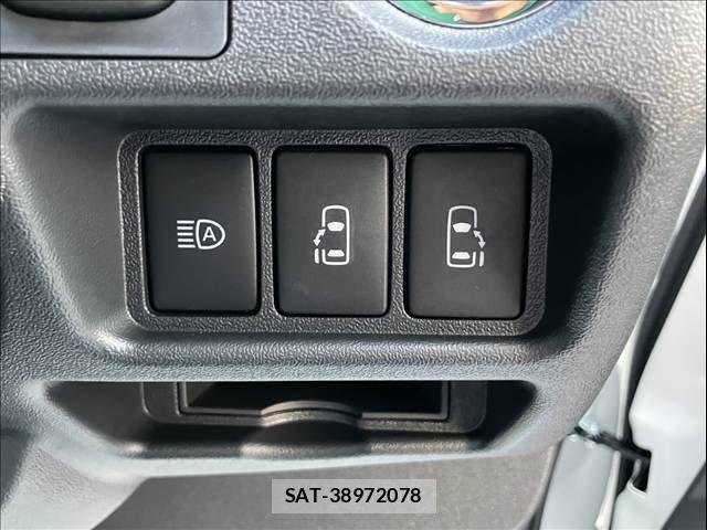 Toyota HIACE VAN 2025-10 5881178-17