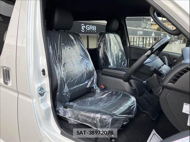 Toyota HIACE VAN 2025-10 5881178-6