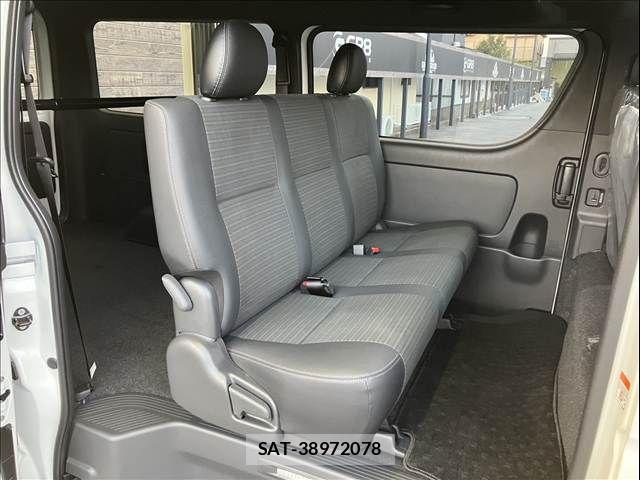 Toyota HIACE VAN 2025-10 5881178-7