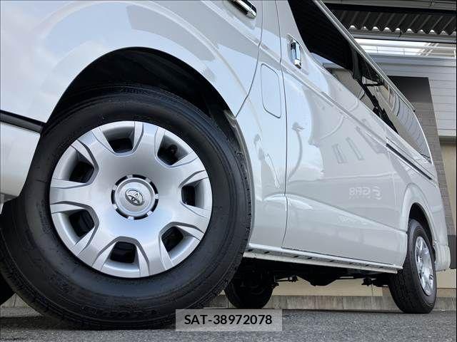 Toyota HIACE VAN 2025-10 5881178-8