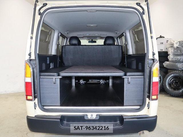 Toyota HIACE VAN 2017-01 5881155-1