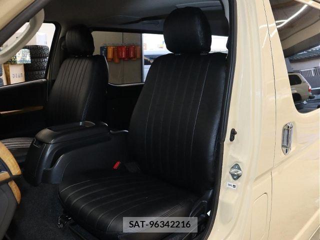 Toyota HIACE VAN 2017-01 5881155-4