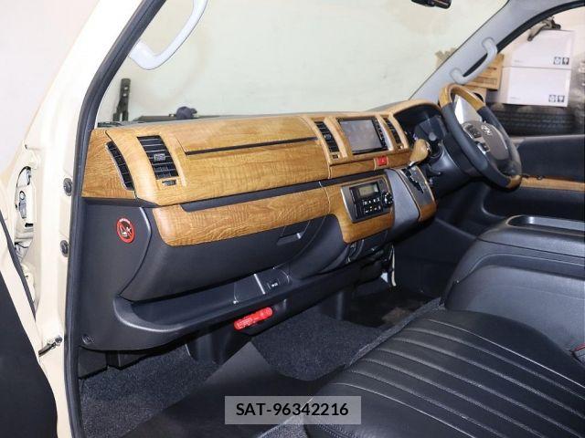Toyota HIACE VAN 2017-01 5881155-5