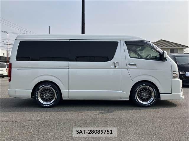 Toyota HIACE VAN 2022-12 5881185-12
