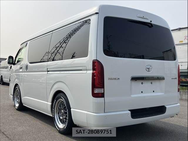 Toyota HIACE VAN 2022-12 5881185-15
