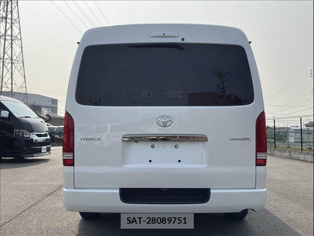 Toyota HIACE VAN 2022-12 5881185-2