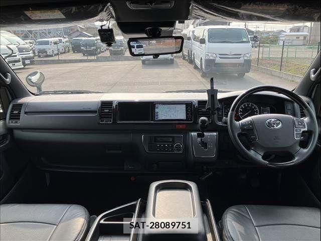 Toyota HIACE VAN 2022-12 5881185-3