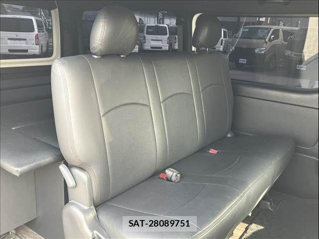 Toyota HIACE VAN 2022-12 5881185-7
