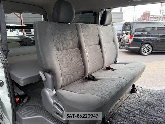 Toyota HIACE VAN 2026-02 5881156-9