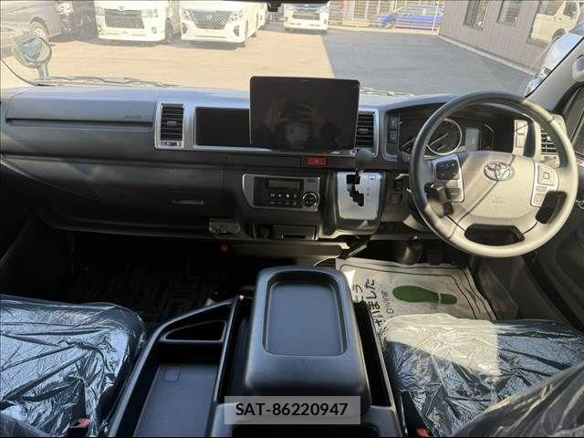Toyota HIACE VAN 2026-02 5881156-3