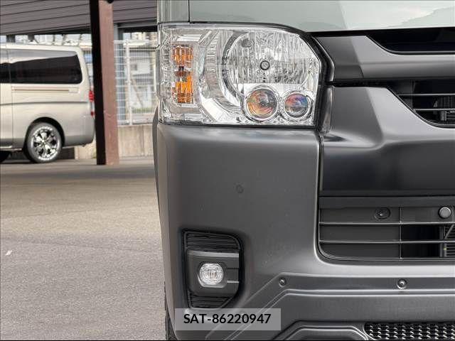 Toyota HIACE VAN 2026-02 5881156-4