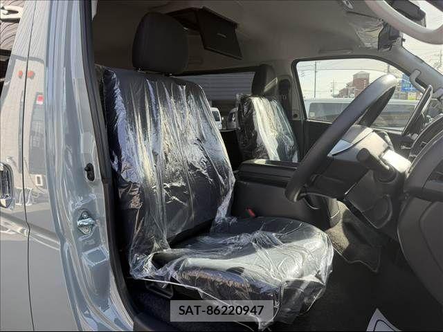 Toyota HIACE VAN 2026-02 5881156-8