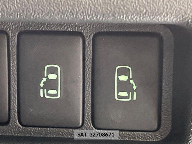 Toyota HIACE VAN 2026-02 5881188-5