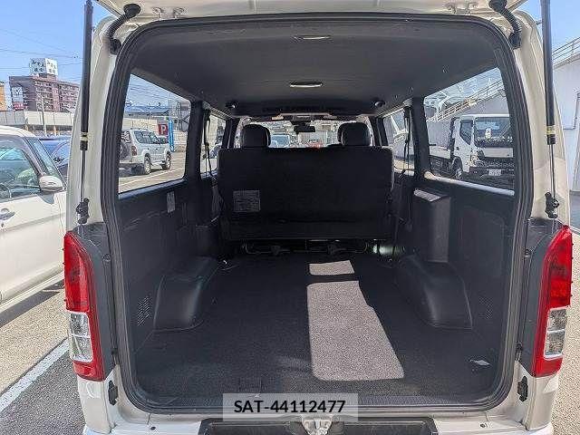 Toyota HIACE VAN 2020-05 5881230-12