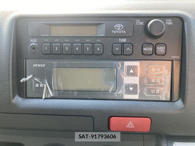 Toyota HIACE VAN 2017-08 5881243-9