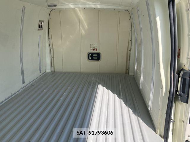 Toyota HIACE VAN 2017-08 5881243-13