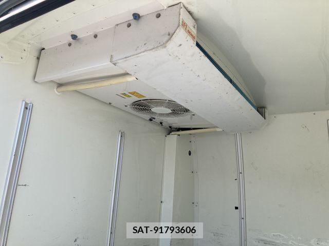Toyota HIACE VAN 2017-08 5881243-14