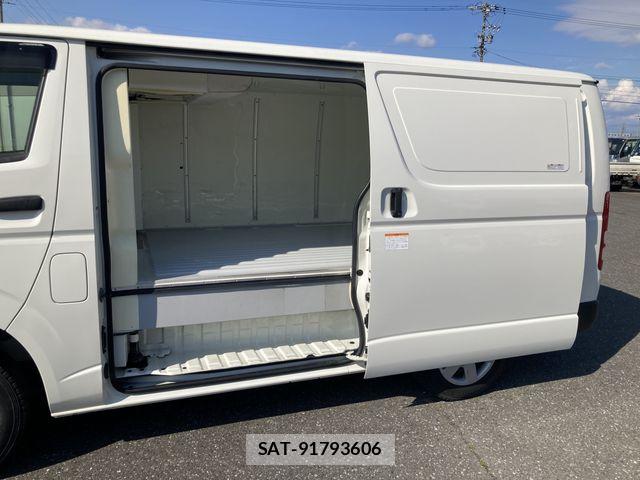 Toyota HIACE VAN 2017-08 5881243-15