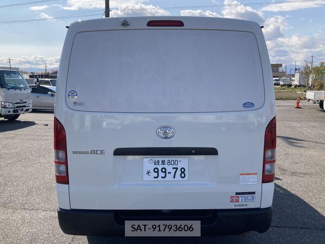 Toyota HIACE VAN 2017-08 5881243-21