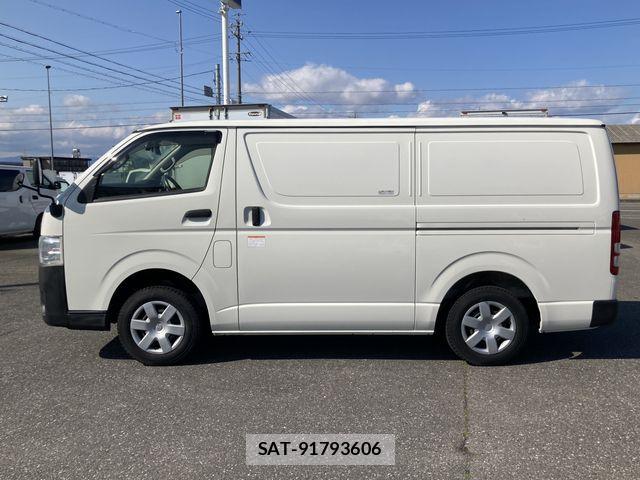 Toyota HIACE VAN 2017-08 5881243-2