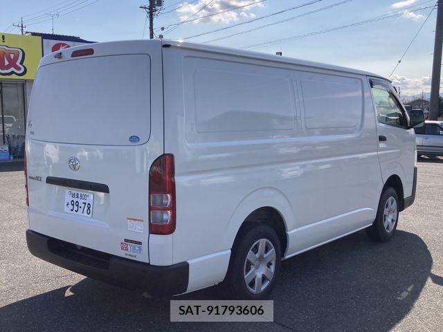 Toyota HIACE VAN 2017-08 5881243-4