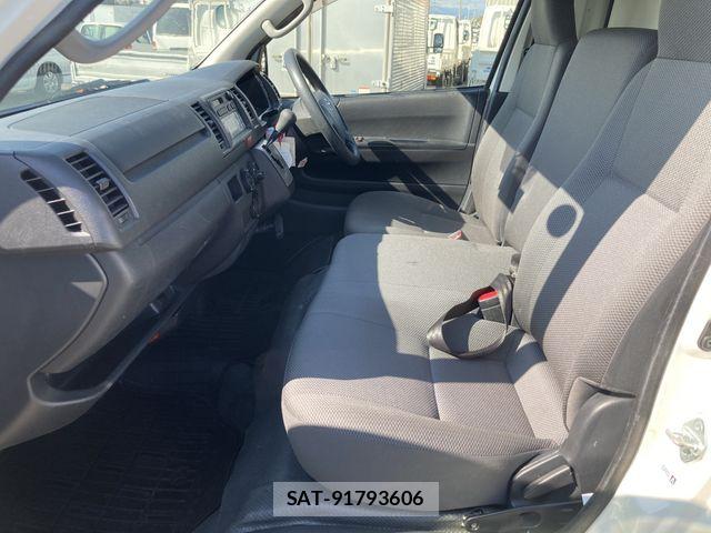 Toyota HIACE VAN 2017-08 5881243-7