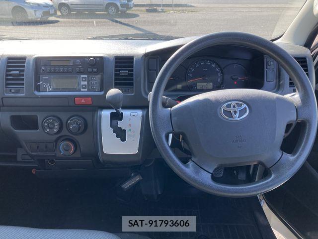 Toyota HIACE VAN 2017-08 5881243-8