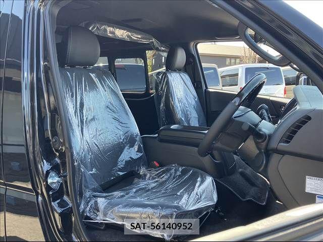 Toyota HIACE VAN 2026-01 5881177-6